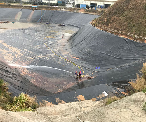 群英乡废水池清理