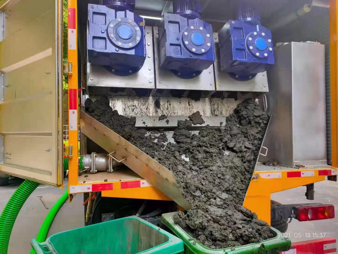 群英乡化粪池清掏城市维护站-泥浆净化干湿分离处理